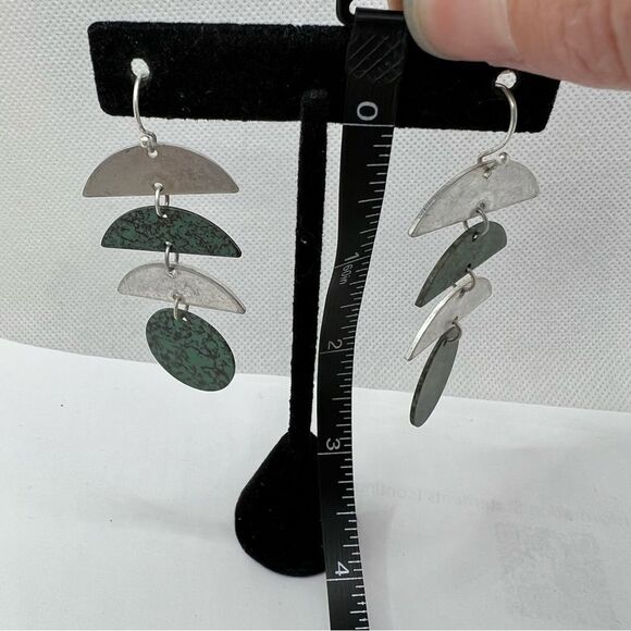 Funky half circle silver and speckled green tiered dangle drop earrings - Picture 3 of 4